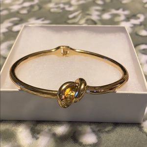 Gold knot bracelet